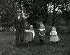 Emil Ahlkvist med barn.